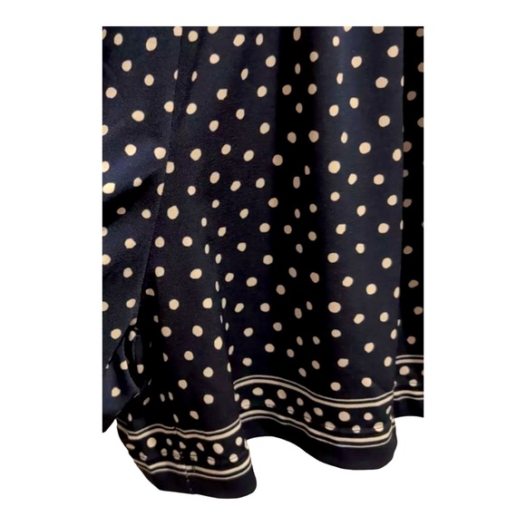 Max Studio Women's Romper Shorts Sleeveless Tie Waist EUC Navy Polka Dot Sz Med - Picture 3 of 4